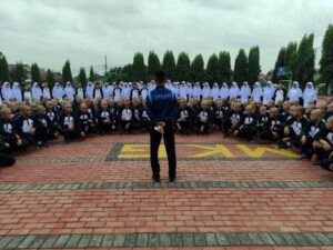 Penyampaian amanat oleh Komandan Resimen Taruna STMKG periode 2022/2023