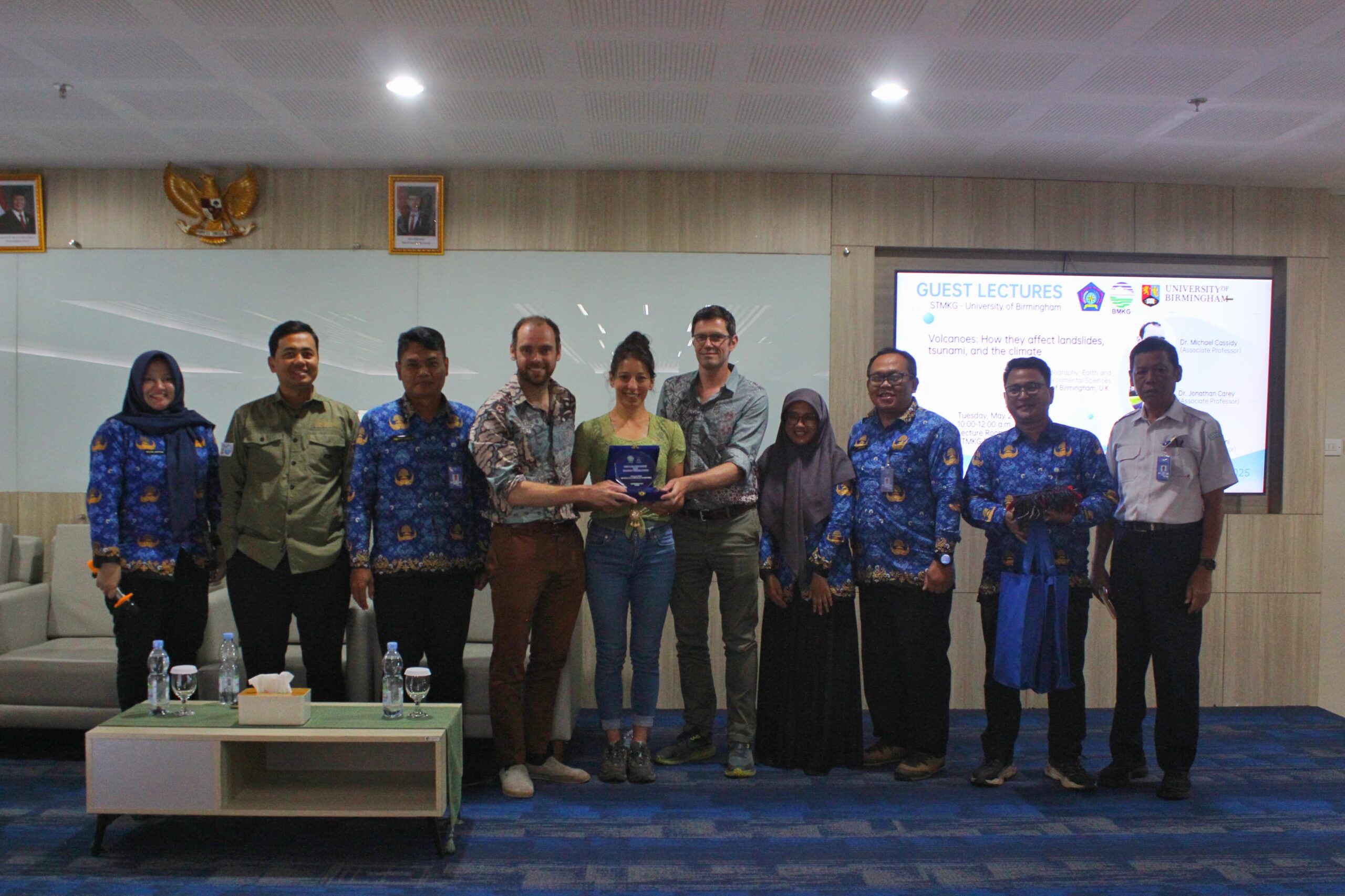 MENGULAS BAHAYA VULKANIK, STMKG GELAR GENERAL LECTURE BERSAMA UNIVERSITY OF BIRMINGHAM