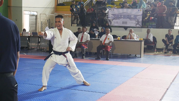 STMKG RAIH PRESTASI MEMBANGGAKAN DALAM AJANG KEJUARAAN KARATE PKTJ FEST 2025