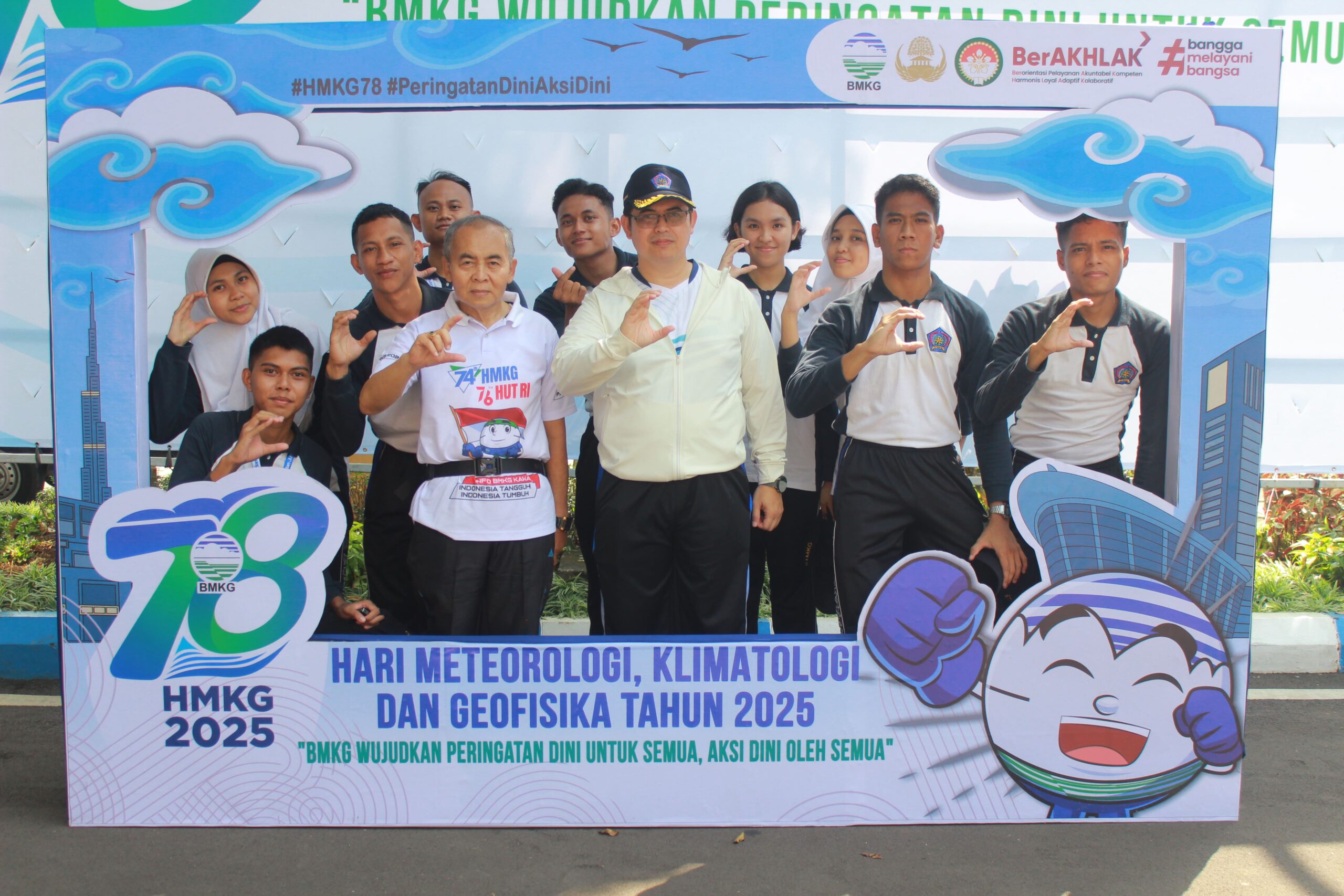 STMKG TURUT SUKSESKAN PERINGATAN HMKG KE-78 SEBAGAI WUJUD PENDIDIKAN KARAKTER DAN DISIPLIN
